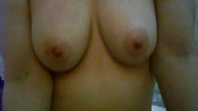 مامان بالغ داغ توسط یک مرد سیاه پوست لعنتی می شود. فیلم سکس با مامان