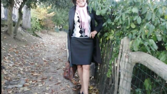 رابطه سکس مادر بالغ جنسی با همسایگان داشته باشید.