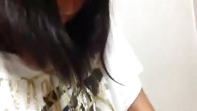 عشق ورزیدن با سکس با جوراب مامان یک بلوند زیبا.