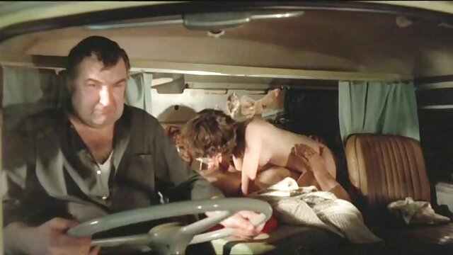 تحقیر یک دختر - سکی با مامان بخشی در زیرزمین.