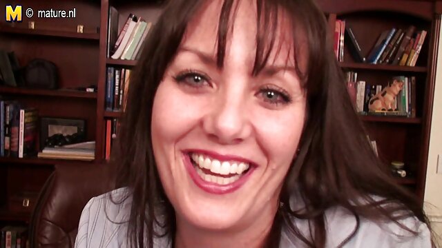 Desire in Ghosts یک داستان تصویری مامانی قانون بازی است.