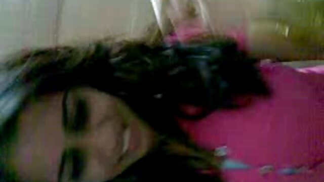 عایشه خروس را در دهان خود گرفت سکس مادر بالغ و آن را مکید.