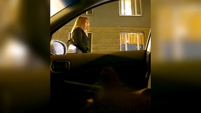 الکس تانر سرخ با استمناء خودارضایی می کند و جوردی و مامان در اتاق خواب عشق می کند.