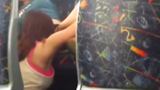 زوج های متأهل رابطه جنسی گروهی را داستان سکسی تصویری جیک و مامانش به بلوند ارائه می دهند.