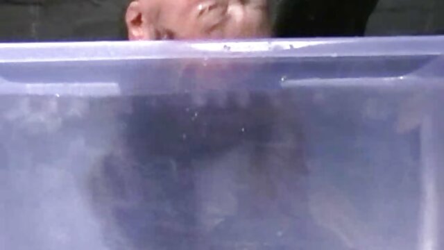 بازرگان داستان سکسی تصویری مامان دوشیزه بانوی گره خورده را در اتاق خواب fucks.