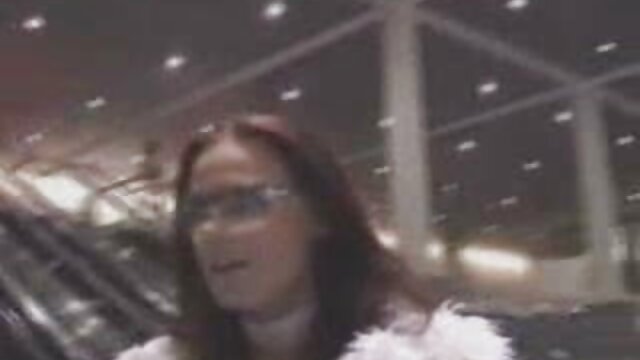 استریپتیز و استمناء کون بزرگ مامان توسط وب کم.