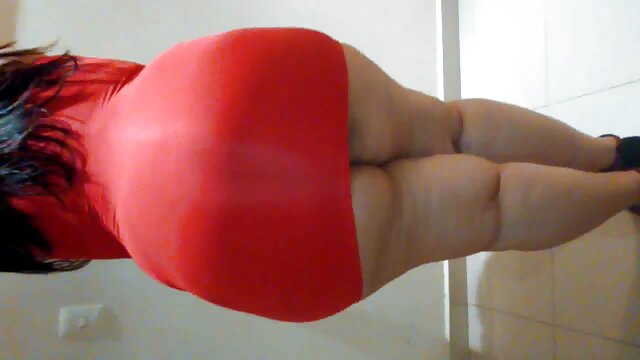 مقعد فیلم سکسی مادر زن داغ با یک زن بالغ.