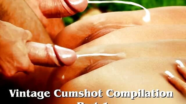 لثه بر روی دوست دختر پس از رابطه جنسی. داستانسکس با مامان