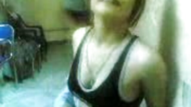 مدل وب کم فراهم می کند از blowjob. کس مامان