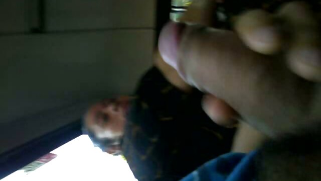 مکیدن خروس گوپنیک در جنگل. کون مامان جون