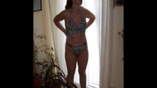 رابطه فیلمهای سکسی با مامان جنسی با یک خروس بلند.