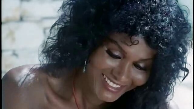 زیبایی Busty الاغ لعنتی مامان شهوتی می شود.