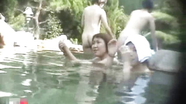 فتیشیست ها پاهای آنها را لیس می زنند و سکس یواشکی مامان در نهایت رابطه جنسی برقرار می کنند.