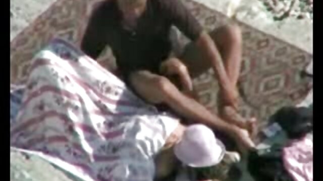 عشق به بلوند رسیده فیلم سکس با مامان با سیلیکون.