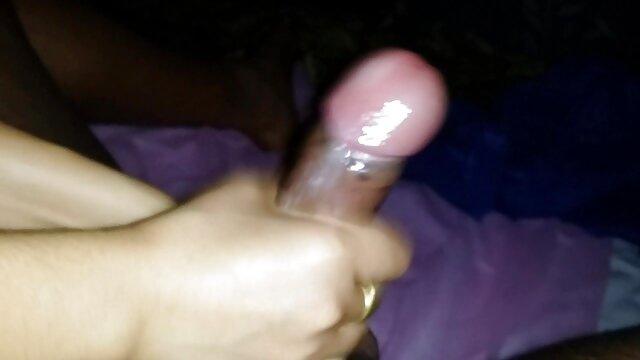 نوعی فاک یک دختر جوان برای فیلمهای سکسی با مامان غارت.