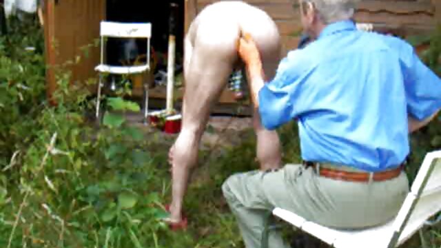 رئیس sex مامان انگشت گذاری جلوی یک کارمند.