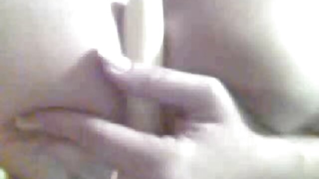 مرد ثروتمند من و مامان سکس با داشتن آلت تناسلی بزرگ ، زن را گول می زند.