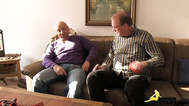 نگهبان چیزهای جالبی را ماساژ مامان در گربه بور پیدا کرد.