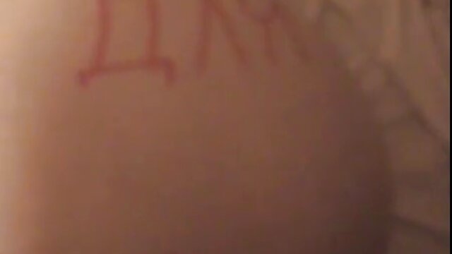 رابطه جنسی با لای کون مامان آمالیا تاریک در دوربین فیلمبرداری.