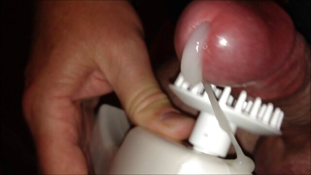 با یک عیار انعطاف پذیر سکس یا مامان روی تخت بیفتید.