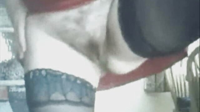 زن جوان در اثر سرطان لعنتی می شود و روی خروس سکس مامان پسر می پرید.