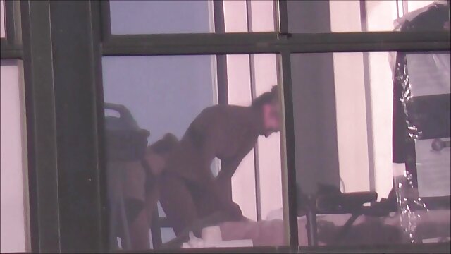 دو دختر از خودگذشتگی سکس با مامان جدید رابطه جنسی دارند.