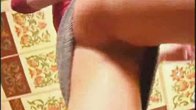 نامادری از این دو مرد خوشحال می شود مامانسکس و خود را به مالکیت آن می سپارد.