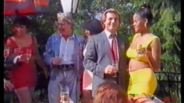 عوضی از ارگاسم مامانسکس ناله کرد.