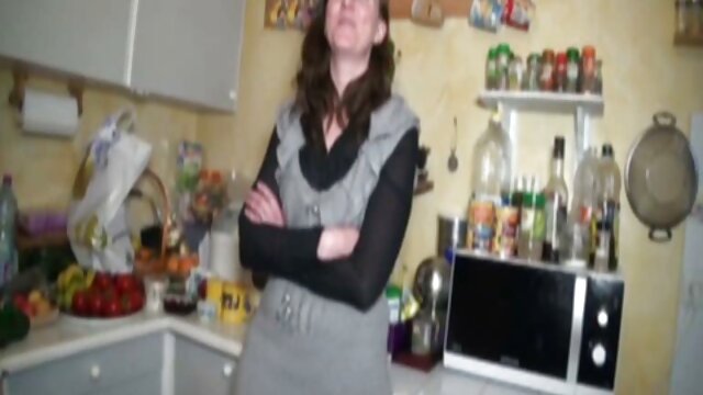 انگشت پخش سکس مامان داخل واژن.