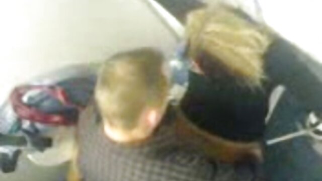 پیشخدمت مشتری را سکس مامانها پیچید.