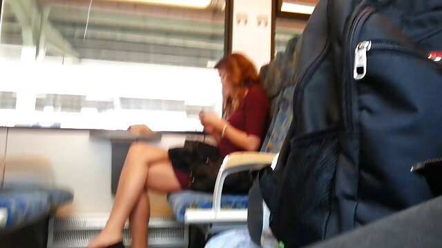 ایجاد موی سرخ سکس پسر با مامان عشق بر روی مبل چرمی.