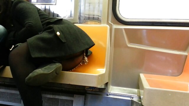 سکس جوردی و مامان سخت در انبار.